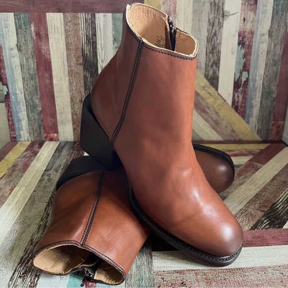 Sutro Polk Leather Booties Boots Chunky Heel Inside Zip Burnish Brown EUC 8 - Picture 1 of 11